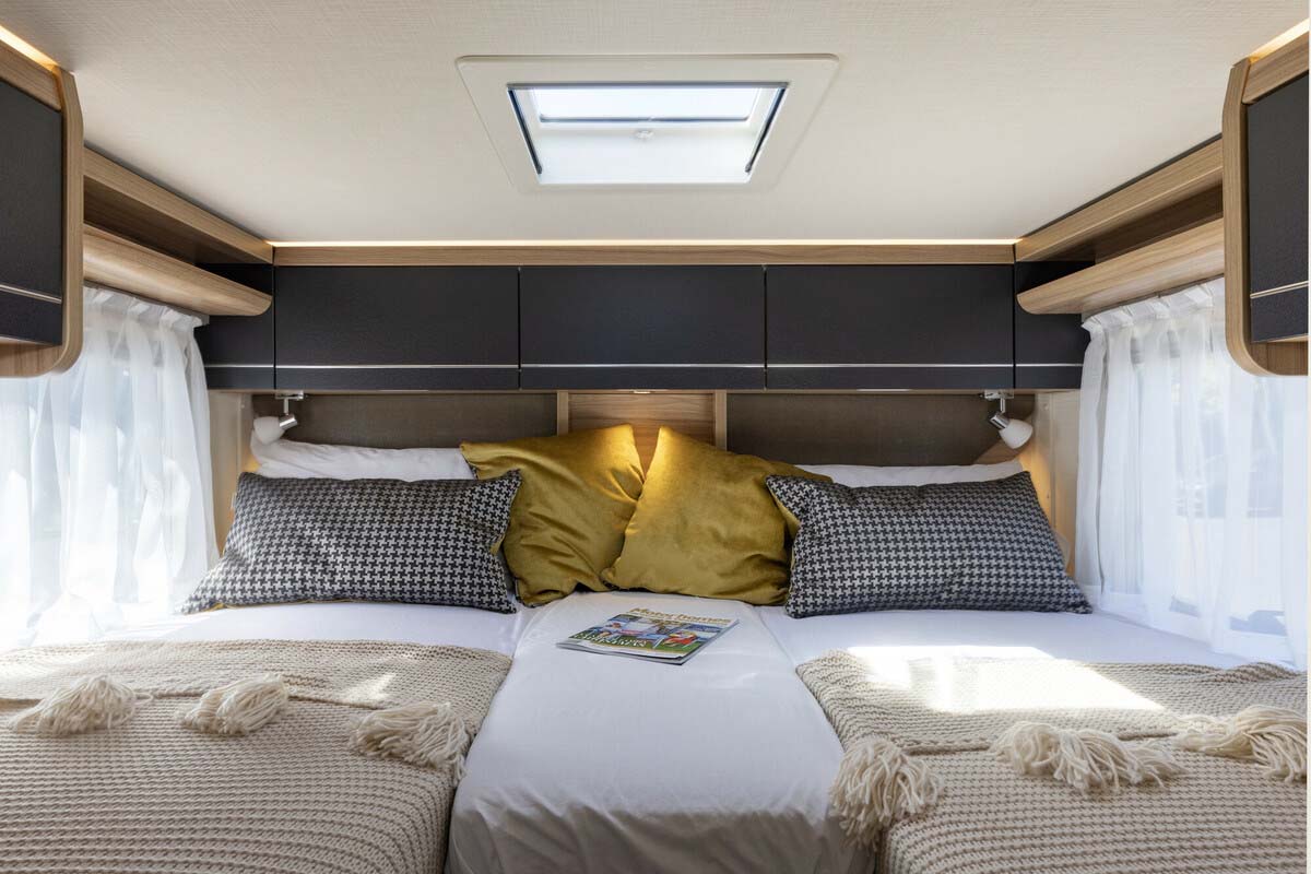 HYMER Crossover Bed