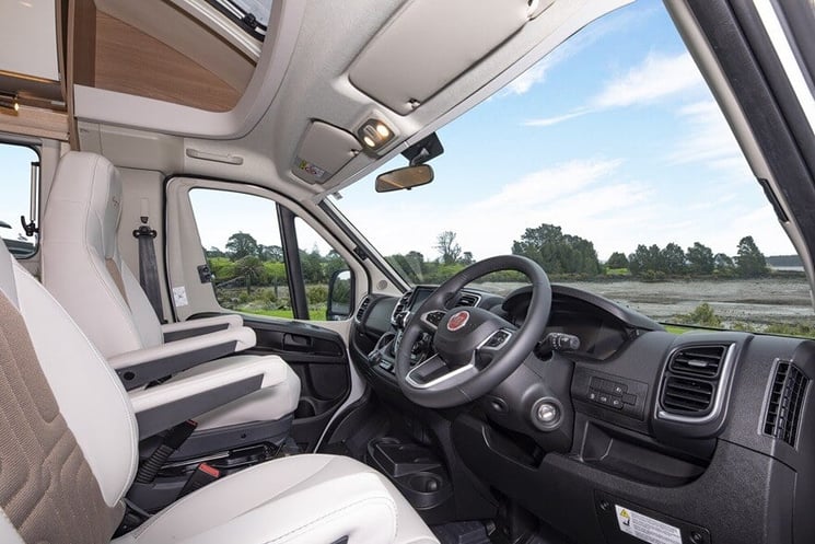 Burstner TD 690G Interior dash