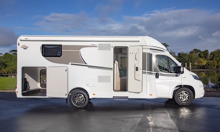 Carado T447 MY2022 - Exterior right side doors open