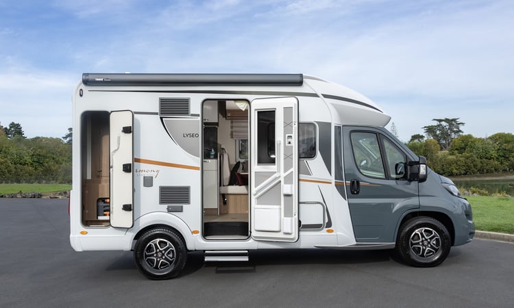 TD594 - exterior right doors open