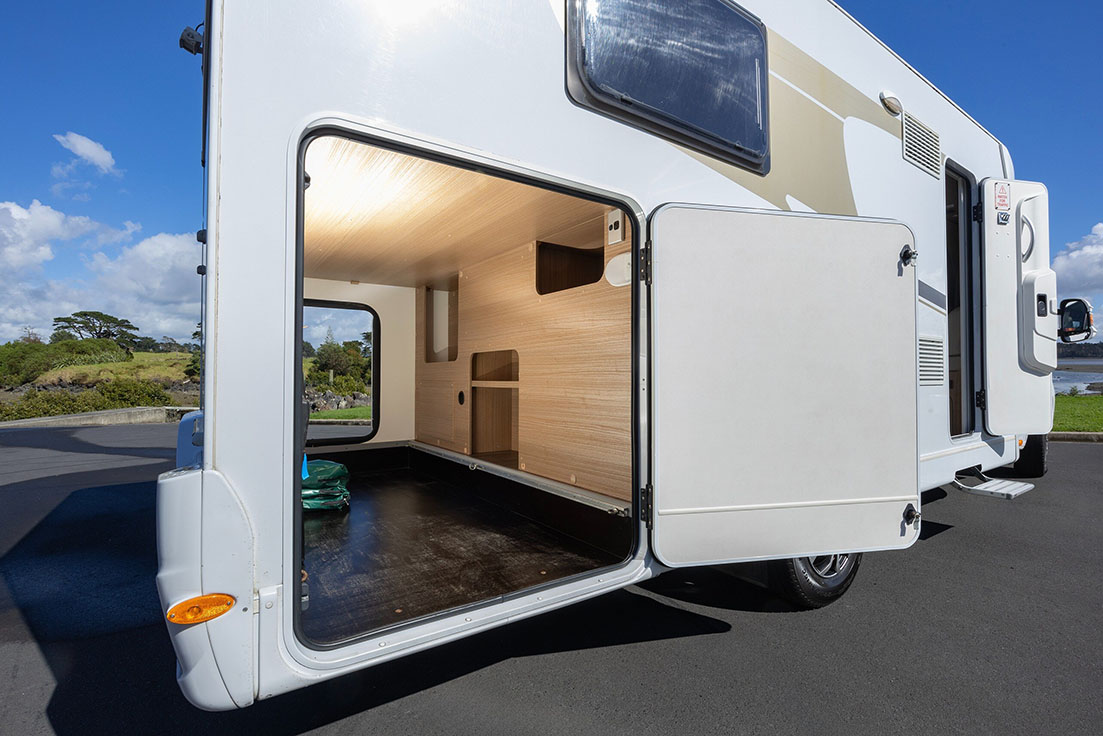 Carado T447 spacious exterior garage