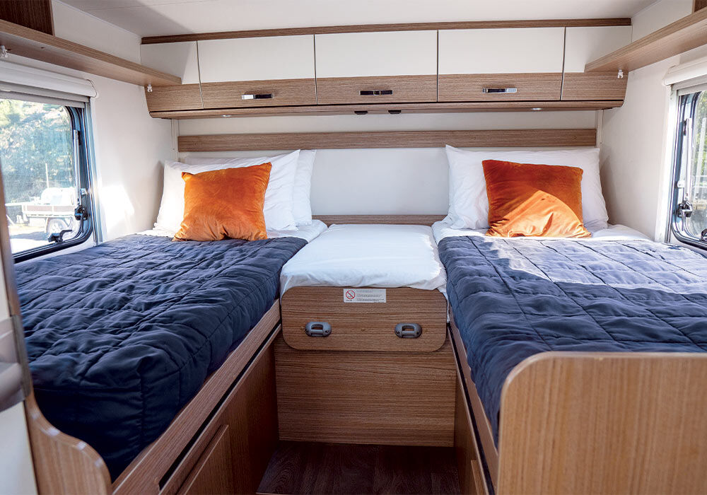 Carado T447 twin bed setup