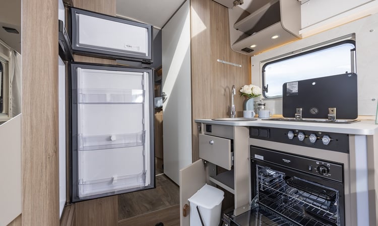 T457 21 kitchen storage