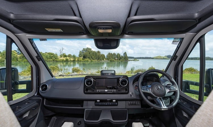 Crossover - 2025 MLT 570_10