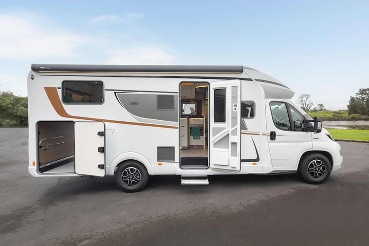 Burstner-TD727G-Exterior-side