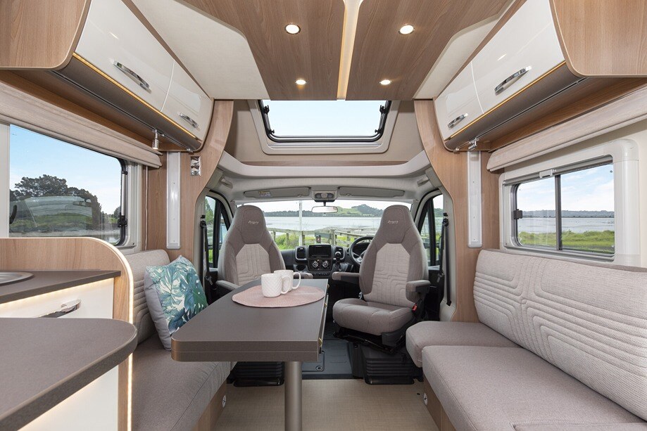 Interior space of a Bürstner TD 727 motorhome