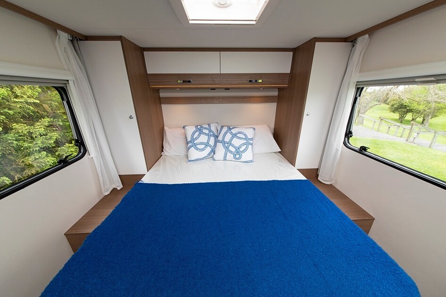 Fixed island bed in a motorhome