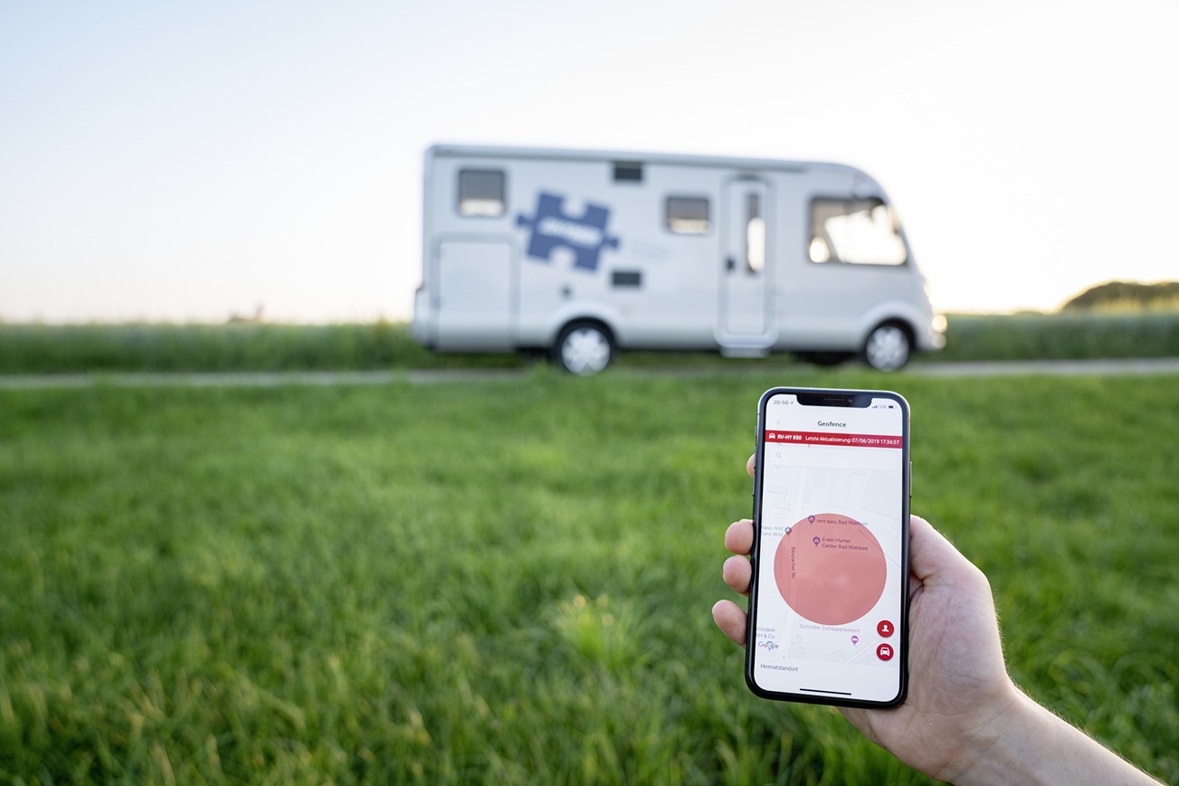 GPS tracker connected to smartphone