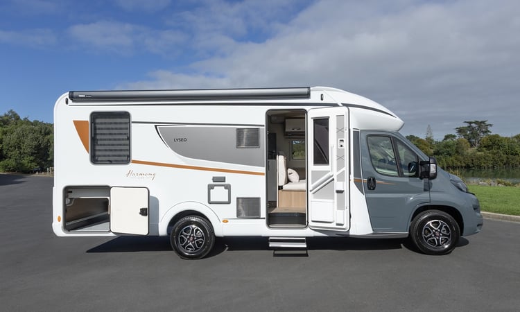 2025 Burstner Lyseo TD744 exterior right