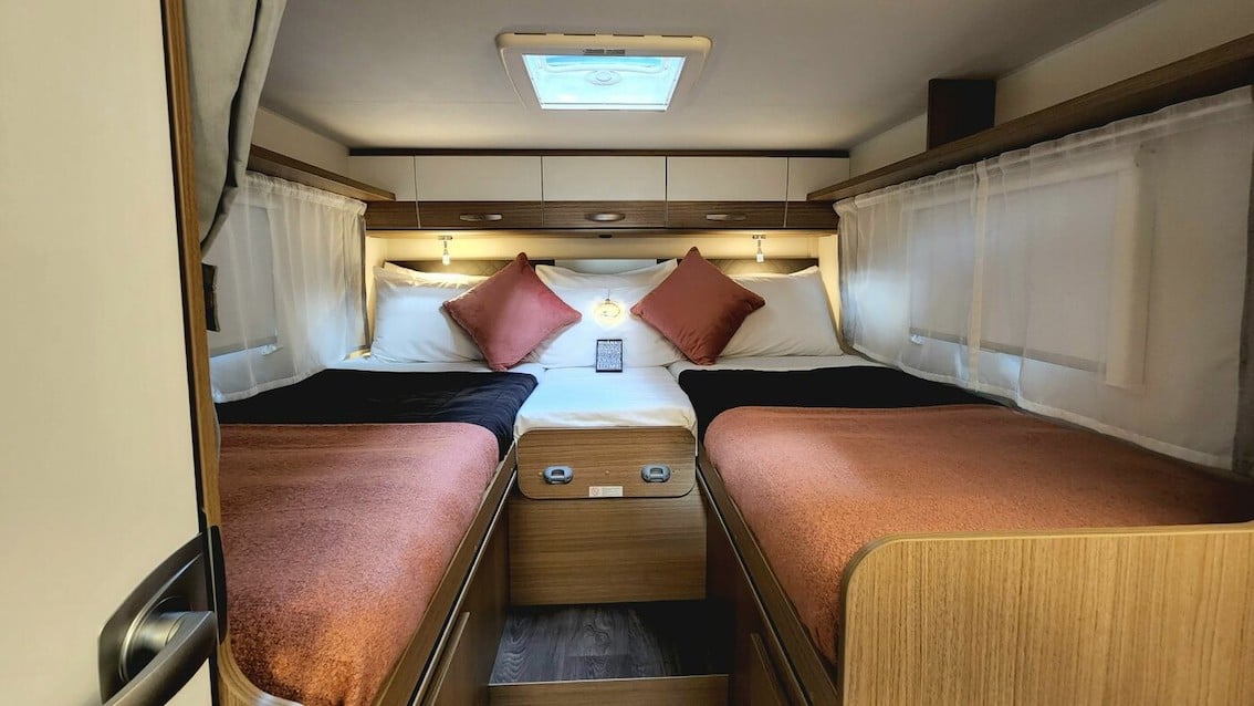 Clean-bedroom-motorhome