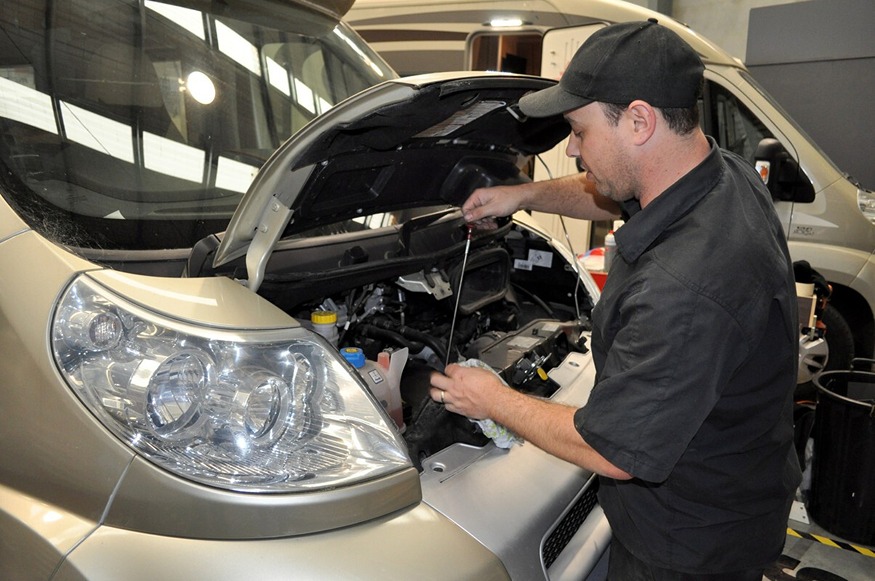 Checking fluids of a motorhome