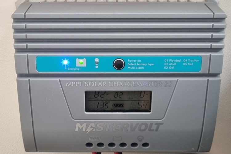 Solar charge controller 