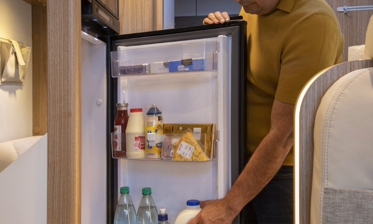 Supply of electricity to power motorhome fridge