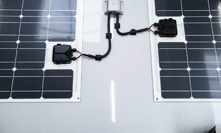 Wiring of a solar panel on a roof of a motorhome