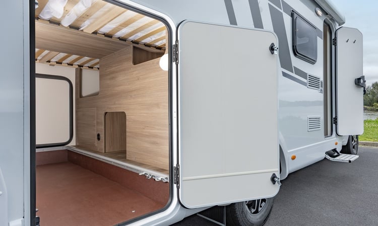 Carado V337 2025 garage