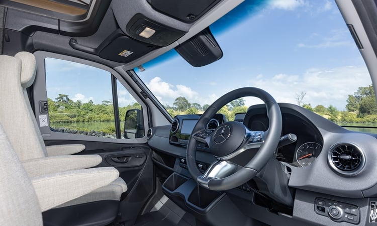 Crossover - MLT 570 - cab drivers seat