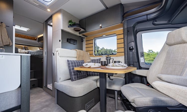 Crossover - MLT 570 - living area