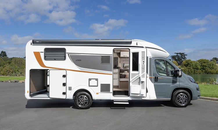 TD727 - 02 exterior side doors open