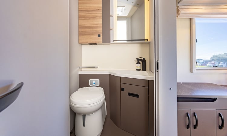 b66-744 bathroom toilet