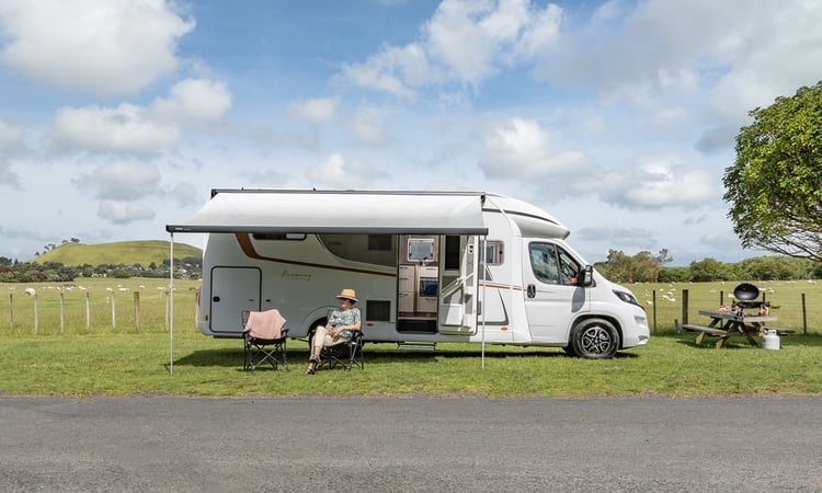 TD 736 with awning extended