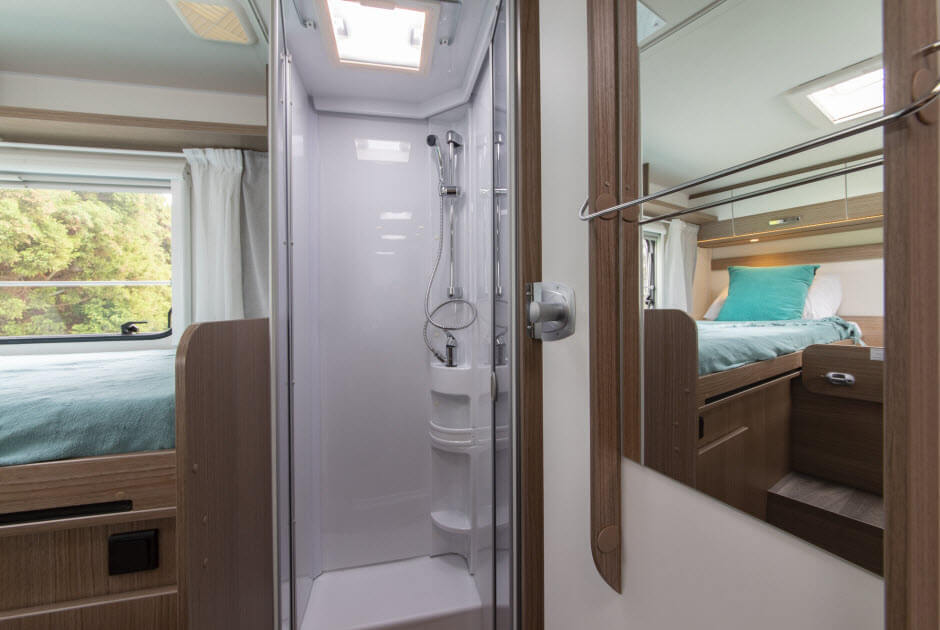 Wilderness 2020 Carado T447 motorhome interior shower