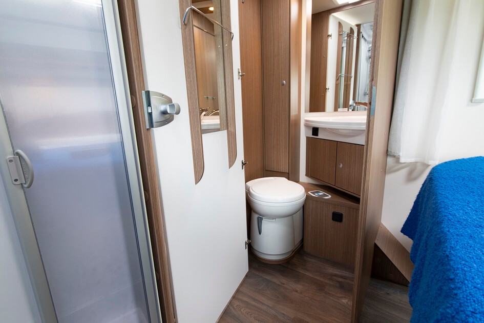 Wilderness 2020 Carado T449 motorhome interior bathroom