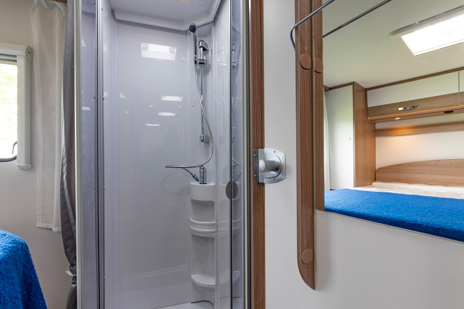 Wilderness 2020 Carado T449 motorhome interior shower