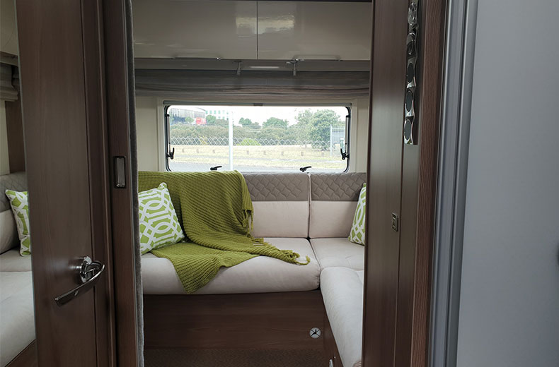 Wilderness 2020 Ixeo I744 motorhome interior living space