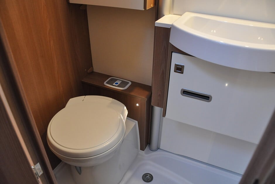 Wilderness 2019 Lyseo T690G motorhome interior bathroom