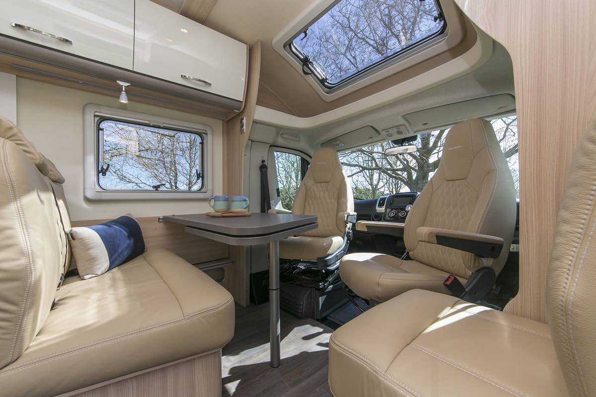 Wilderness 2019 Lyseo T700 motorhome interior living area