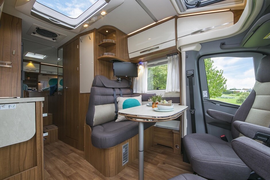 Wilderness 2020 Hymber MLT580 interior living area