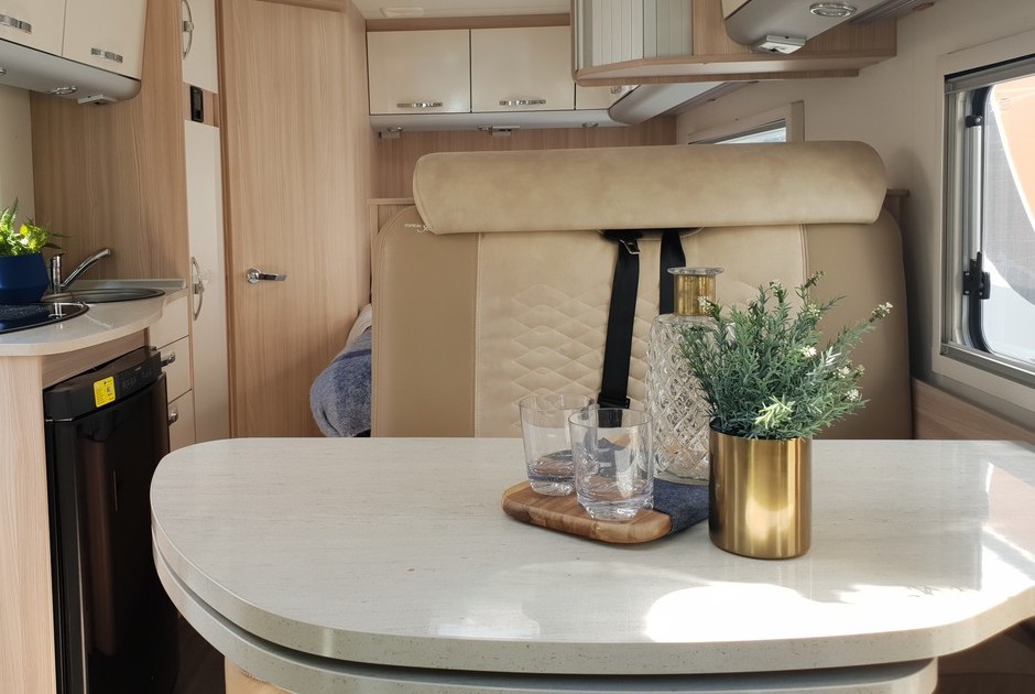 Wilderness 2017 Nexxo Time T569 interior dining area