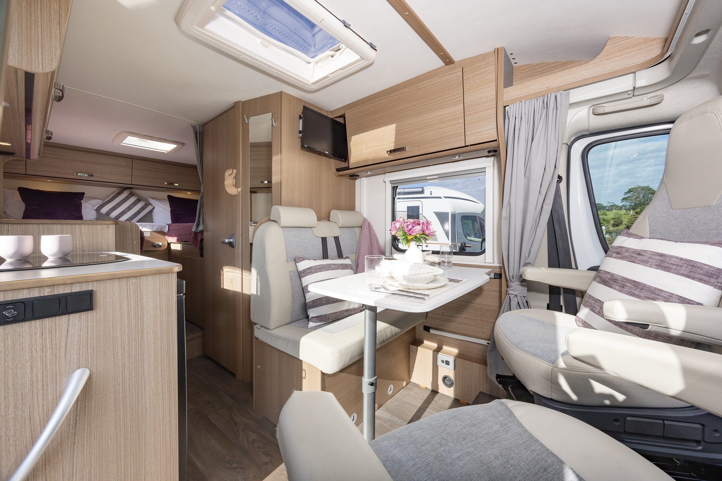 Carado V337 interior living