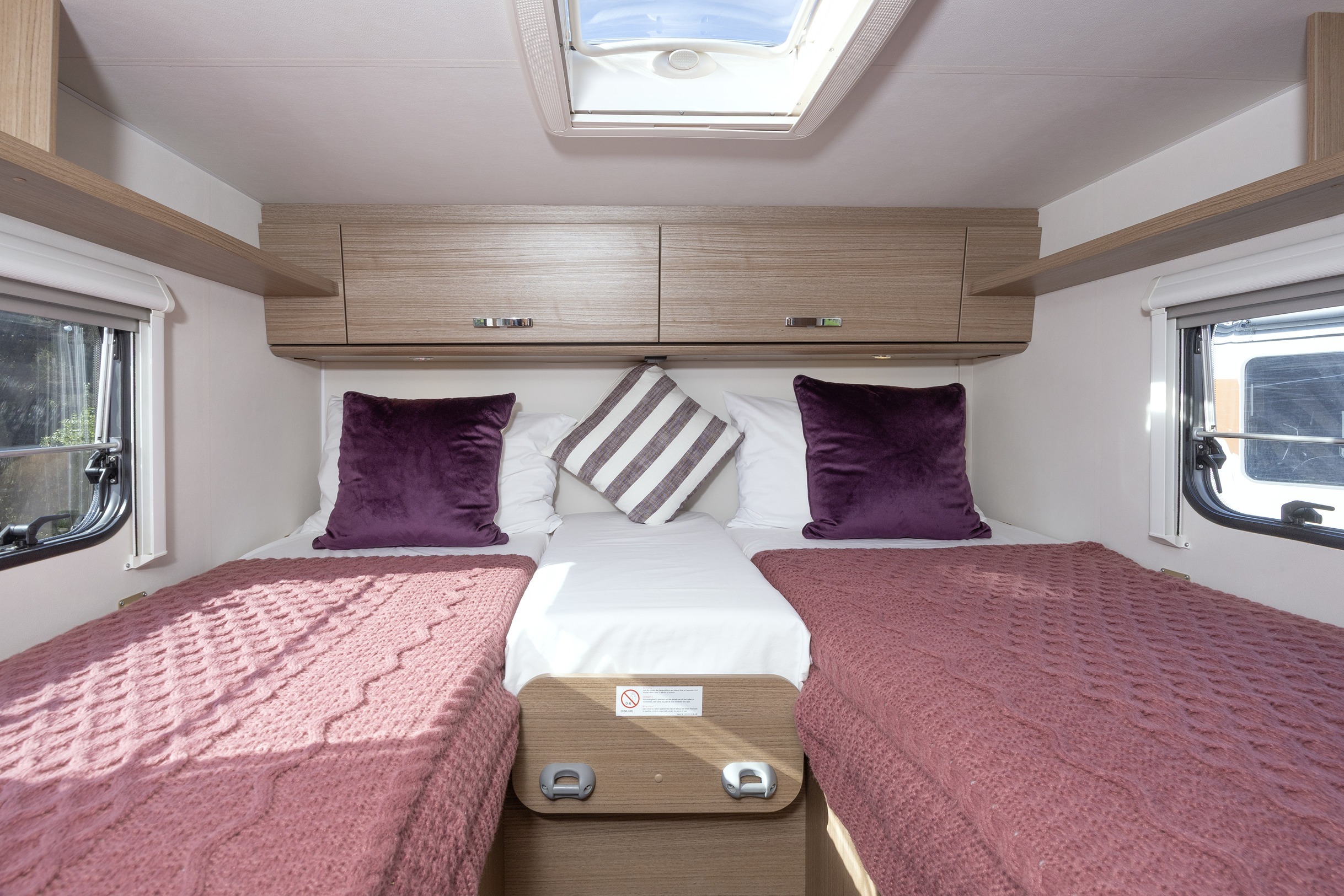 Carado V337 interior single beds