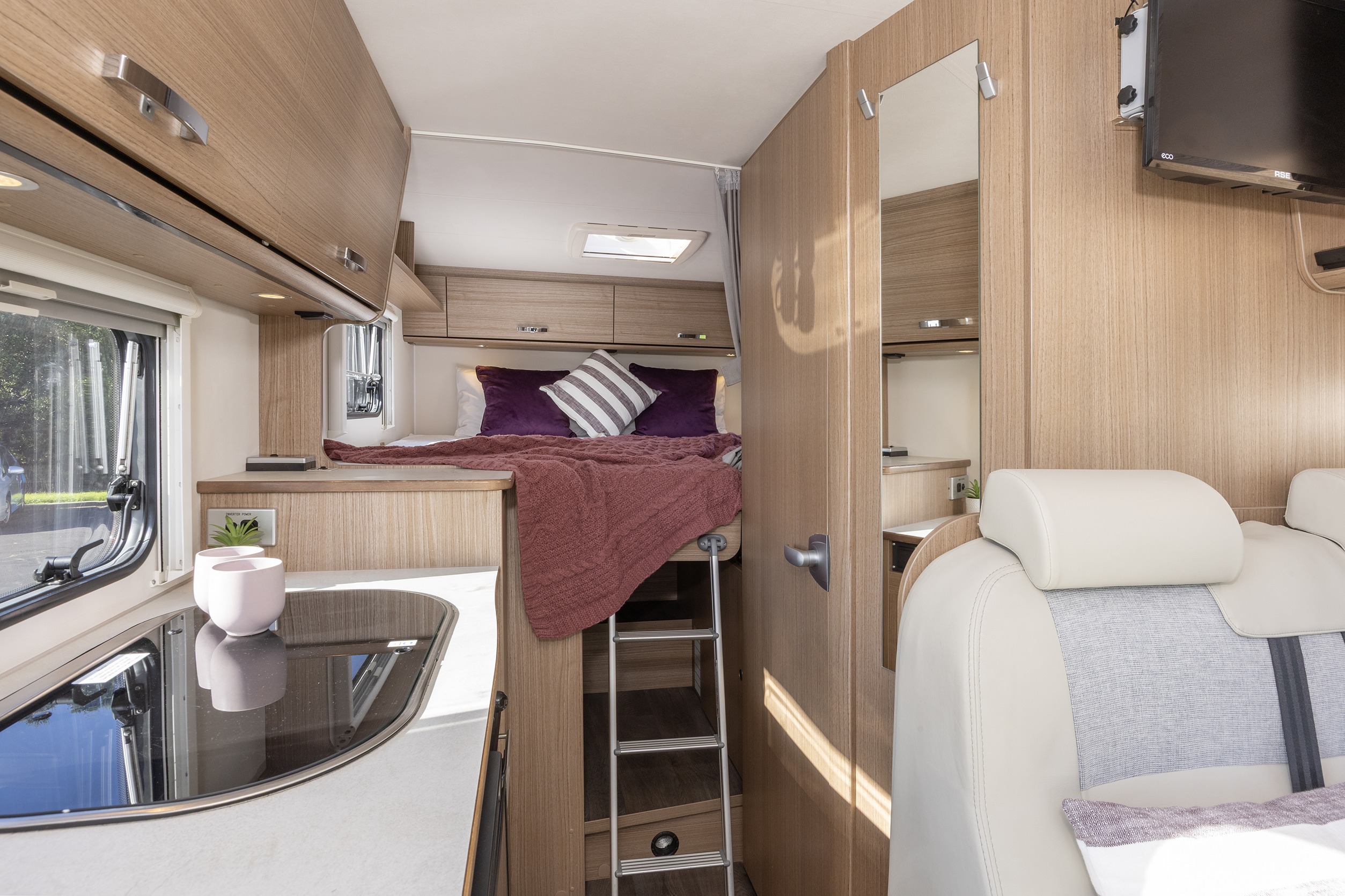 Carado V337 interior king bed