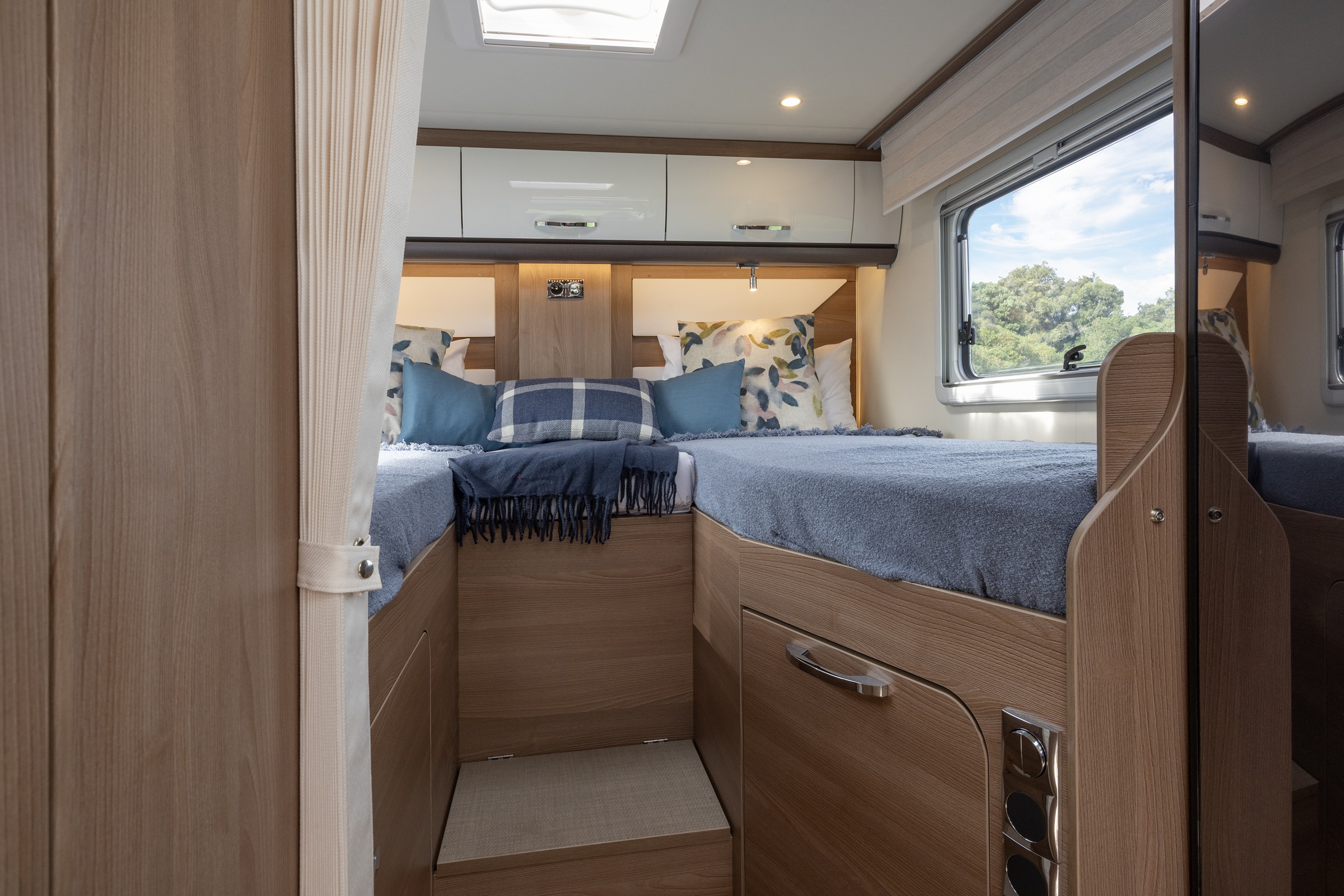 Wilderness 2025 Lyseo TD690G motorhome interior singe bed setup