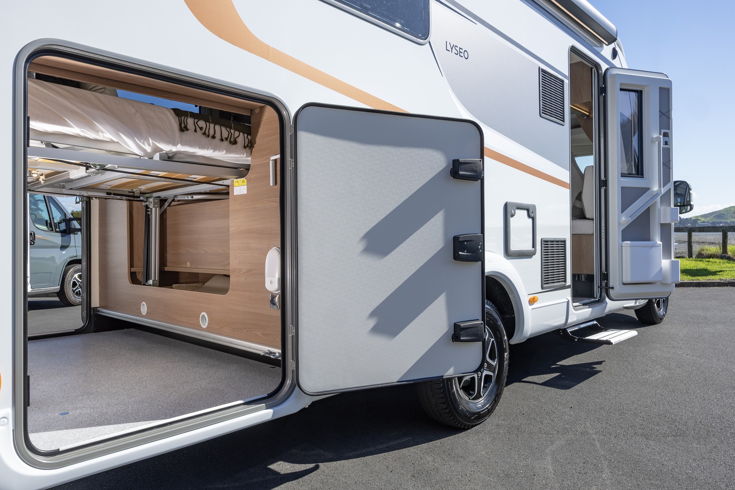 2025 Burstner TD736 - garage