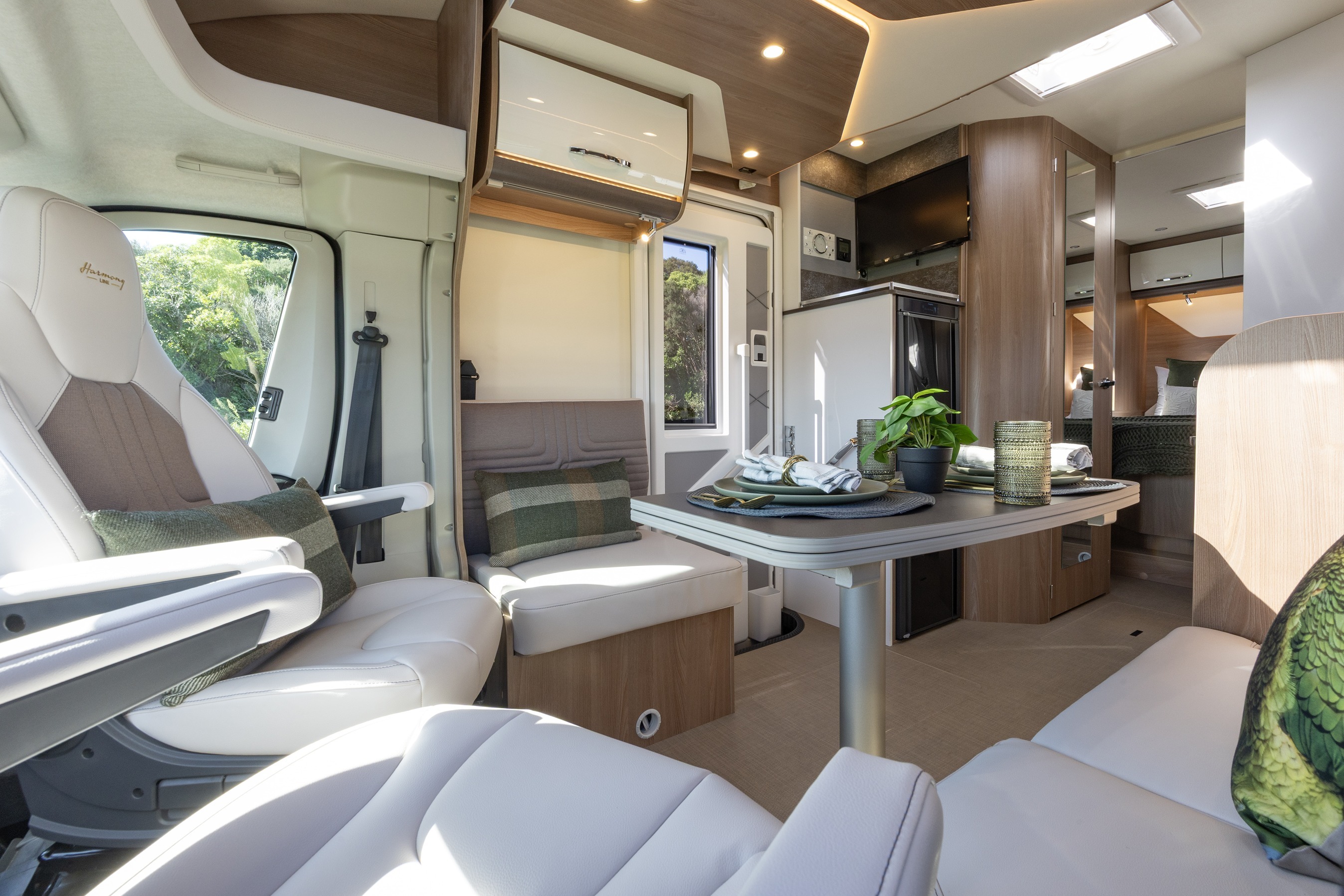 2025 Burstner TD 736 - dining