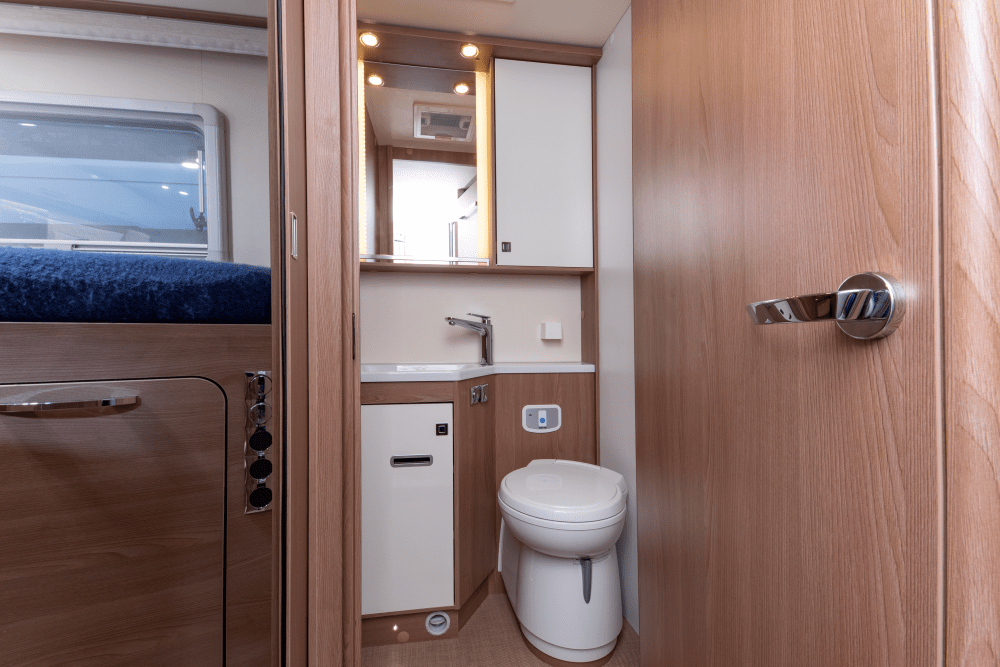 Wilderness 2021 Lyseo TD727 motorhome interior bathroom