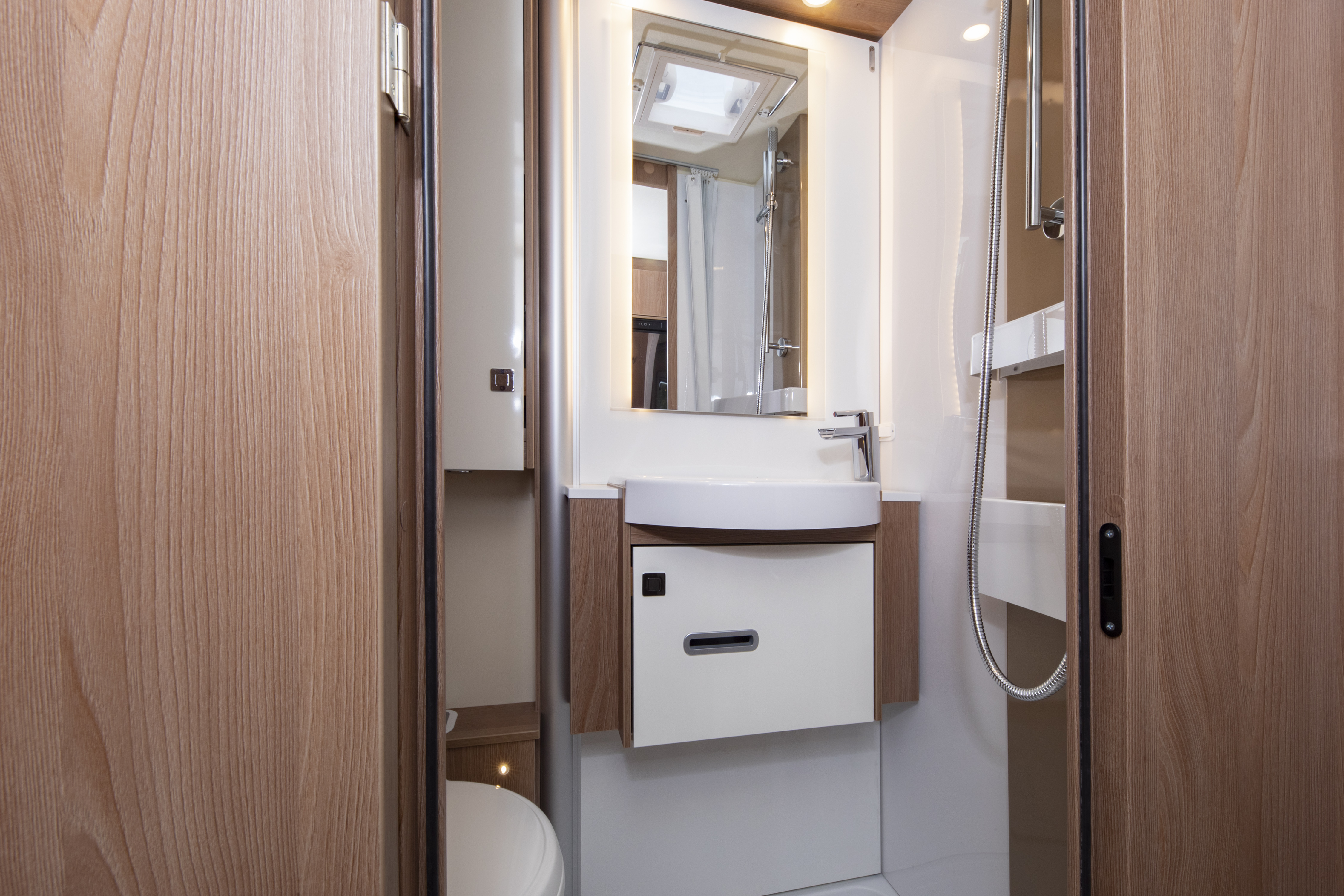 Wilderness 2022 Lyseo TD690G motorhome interior bathroom