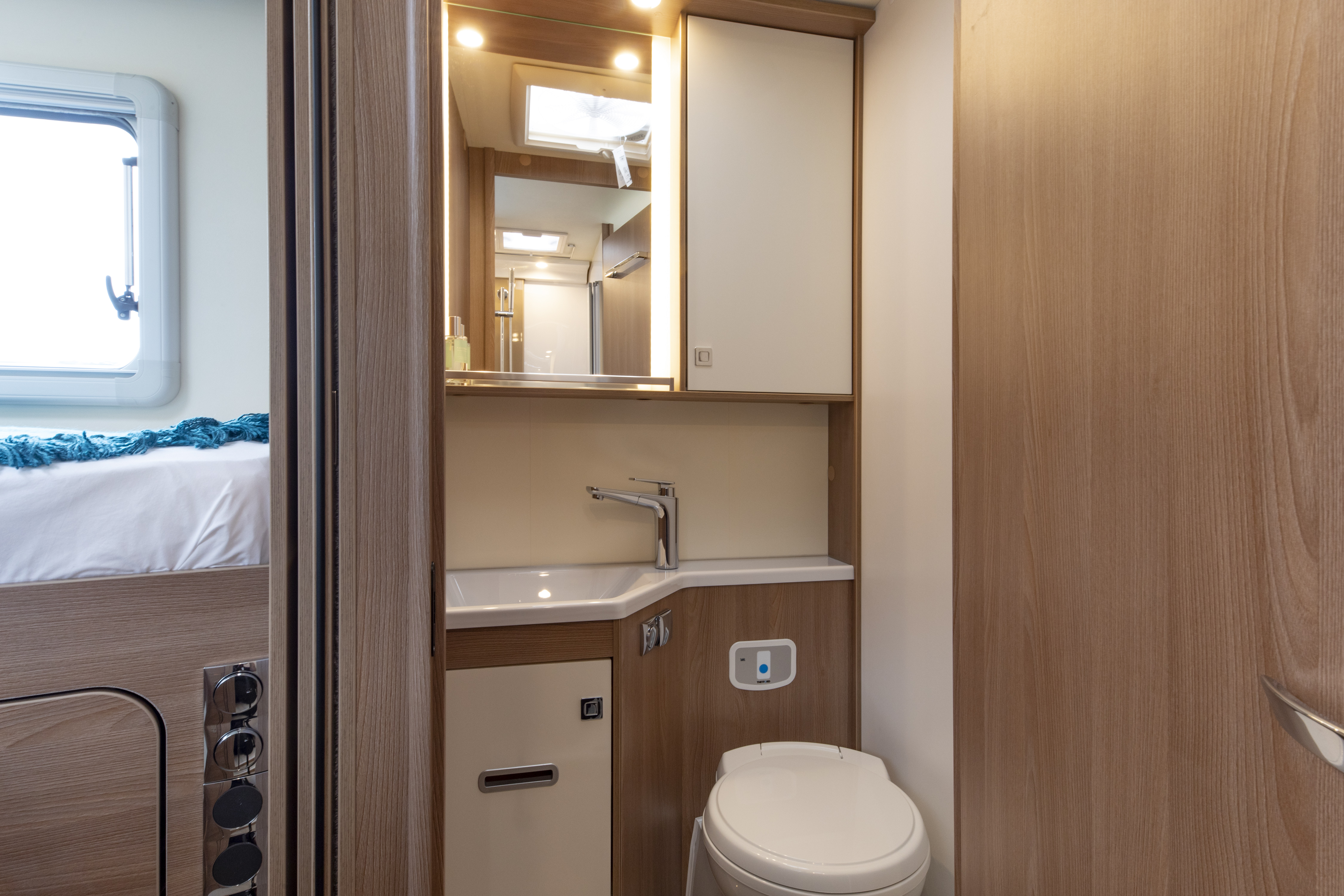 Wilderness 2022 Lyseo TD727 motorhome interior bathroom