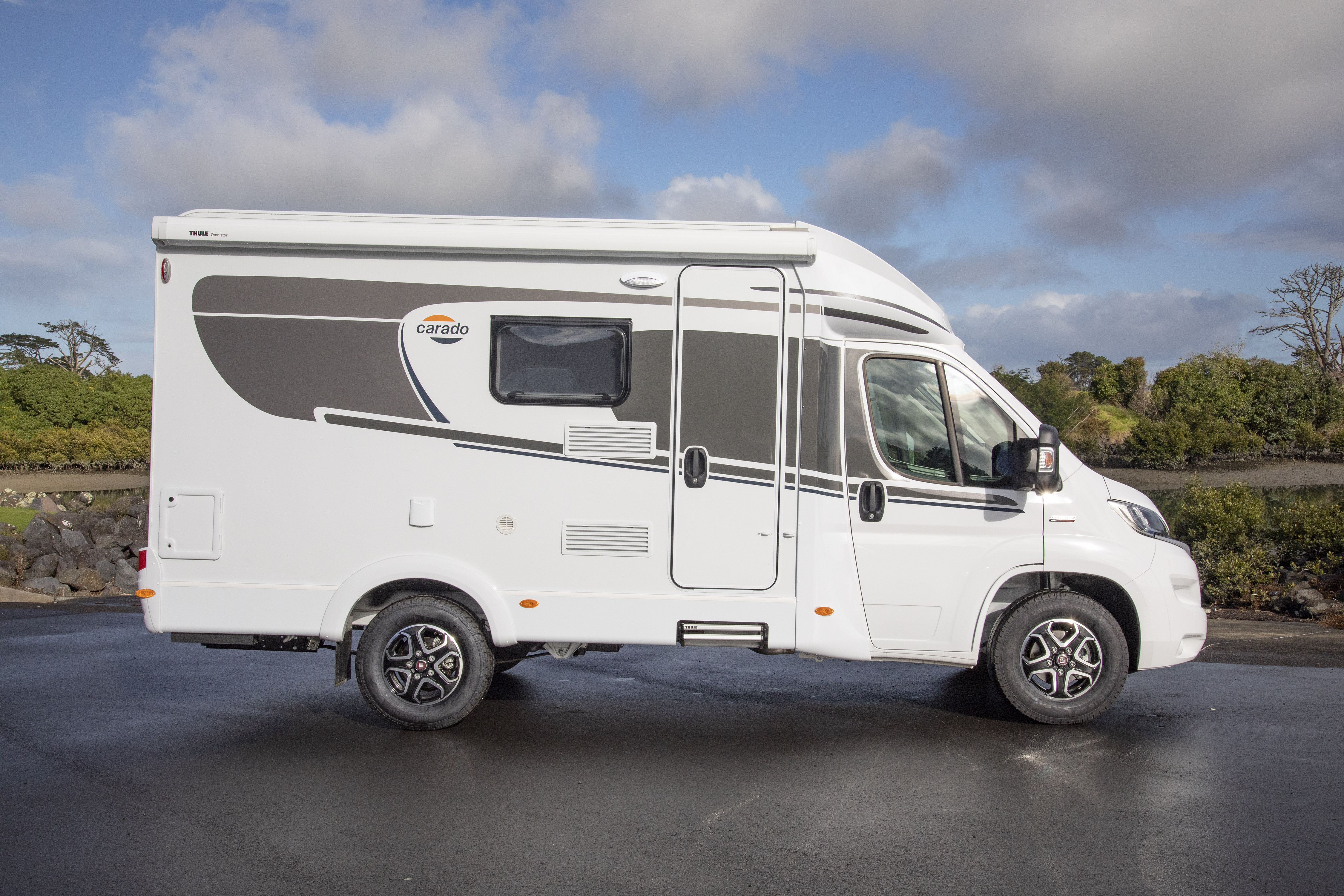 Wilderness 2022 Carado T135 motorhome exterior side