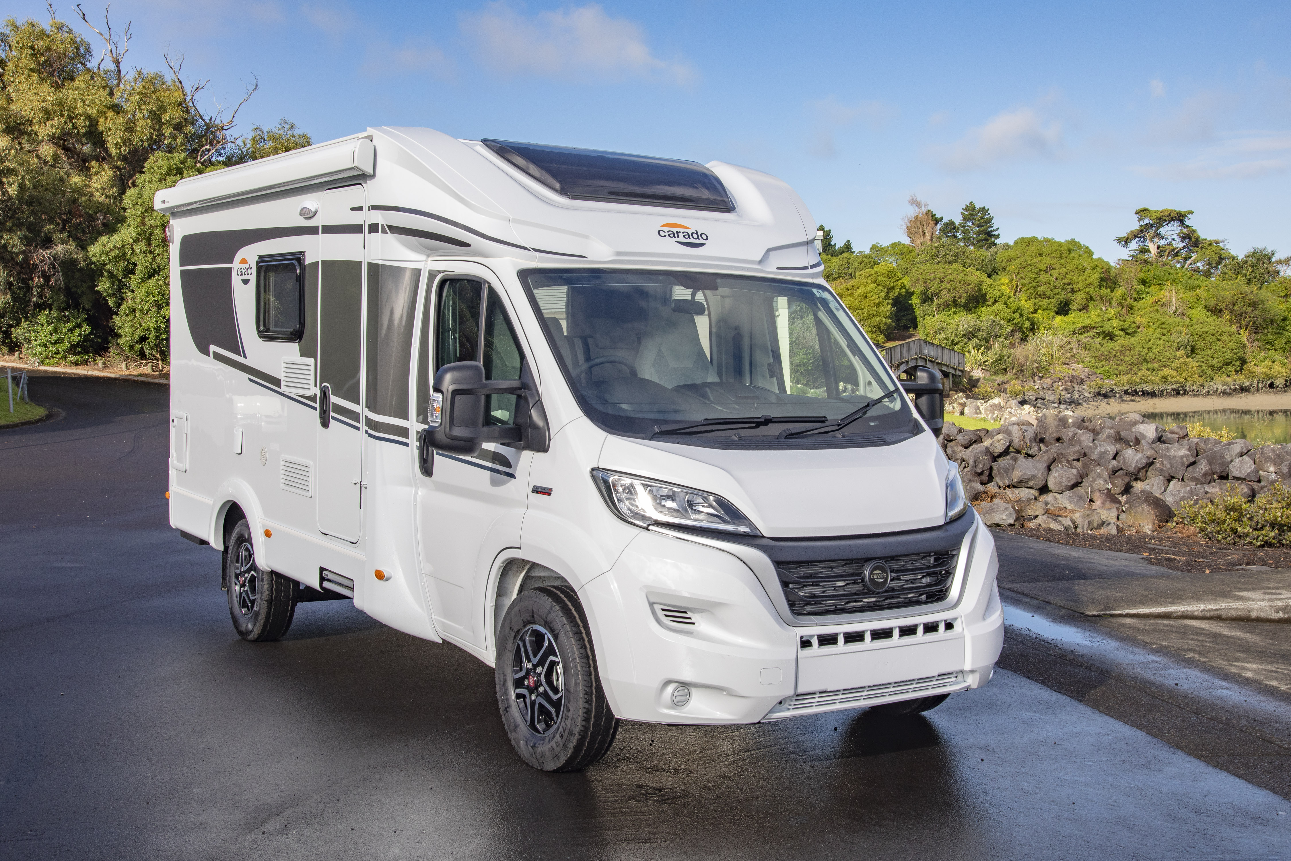 Wilderness 2022 Carado T135 motorhome exterior side