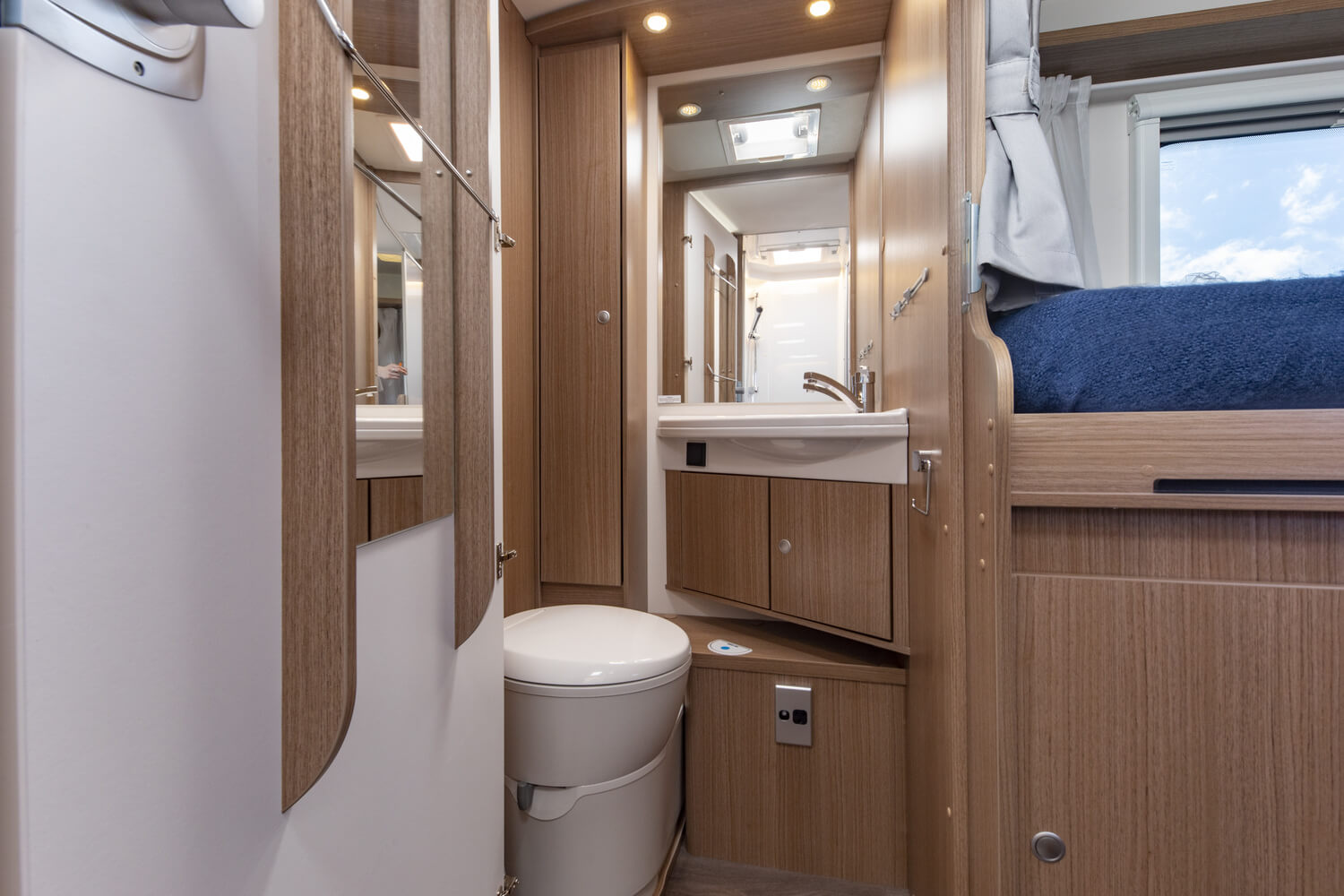 Wilderness 2021 Carado T447 motorhome interior toilet