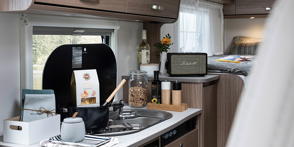 Carado V337 2020 interior kitchen