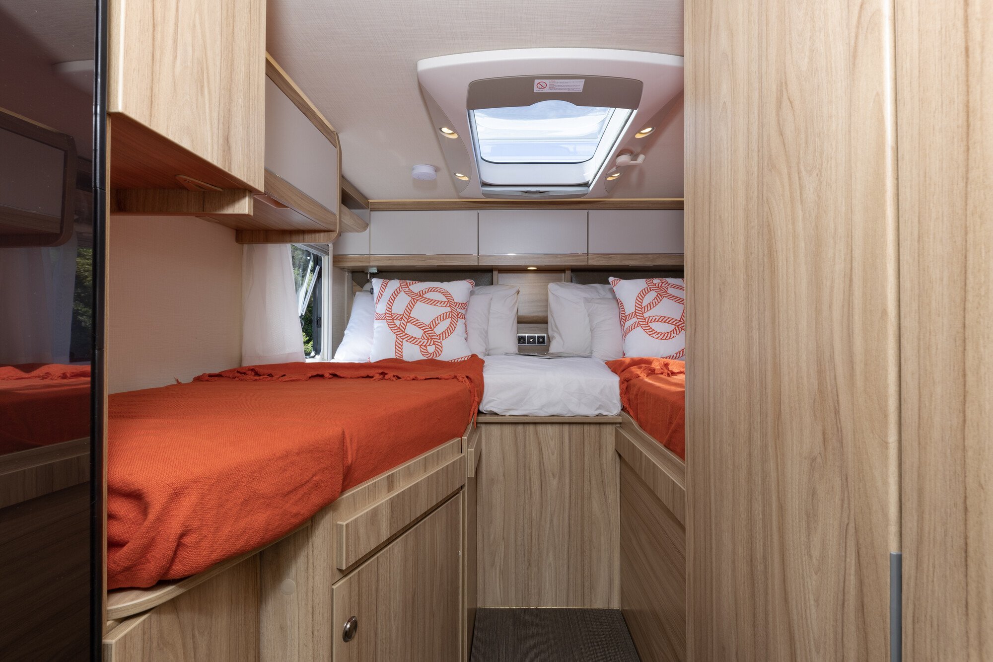 Wilderness 2022 Hymer ML-T-580 motorhome interior bedroom