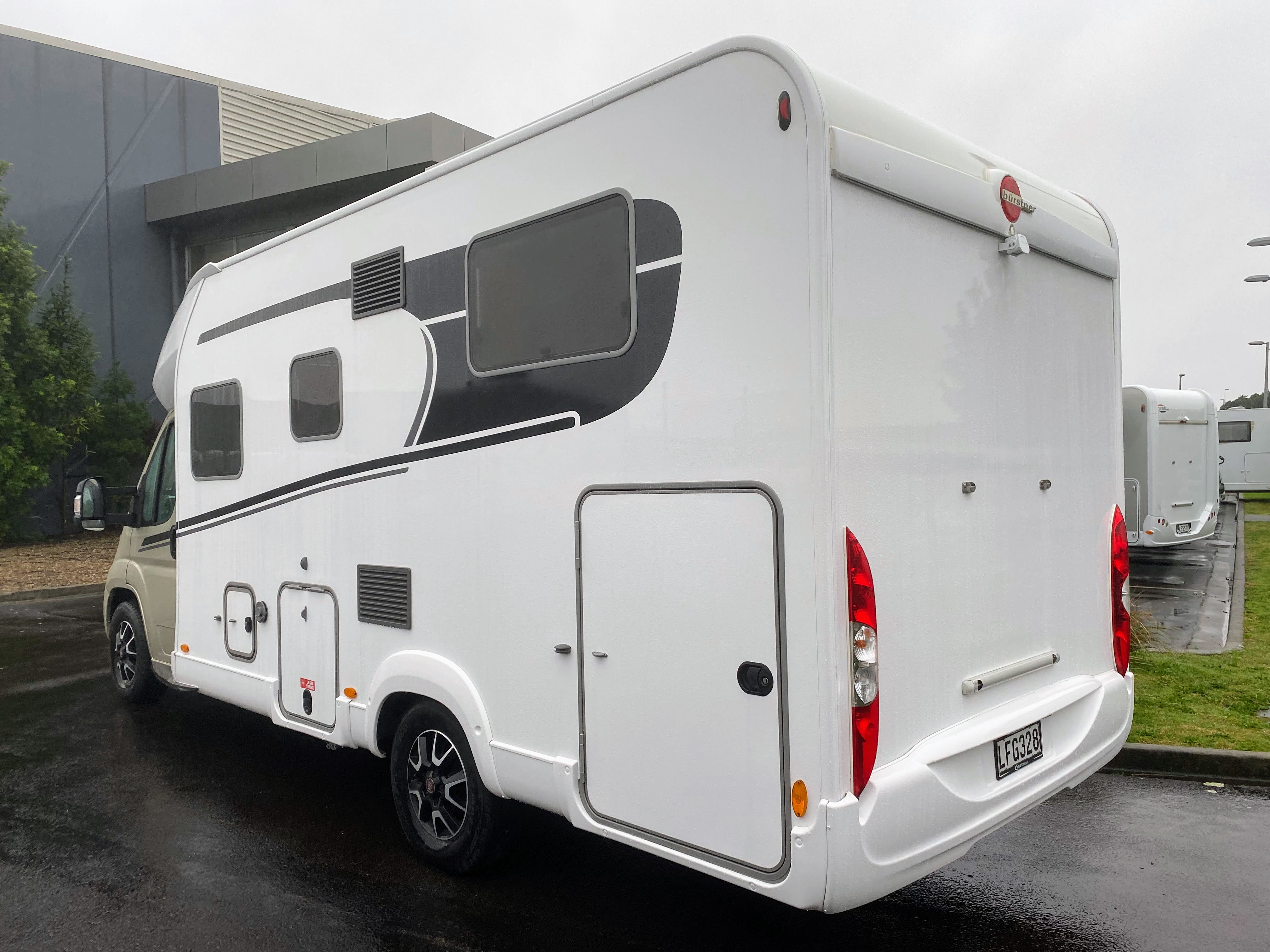 Burstner Lyseo T690G 2018 exterior back