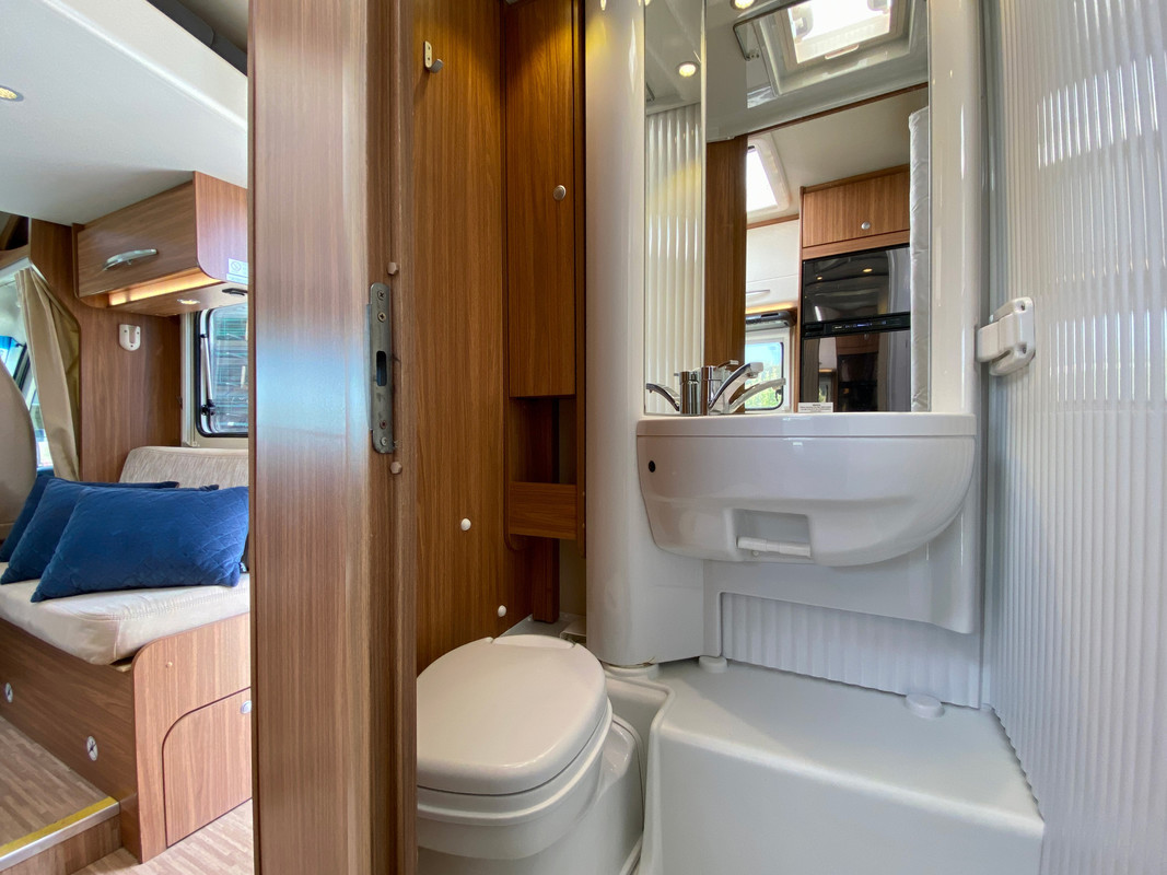 Wilderness 2018 Carado T448 motorhome interior bathroom