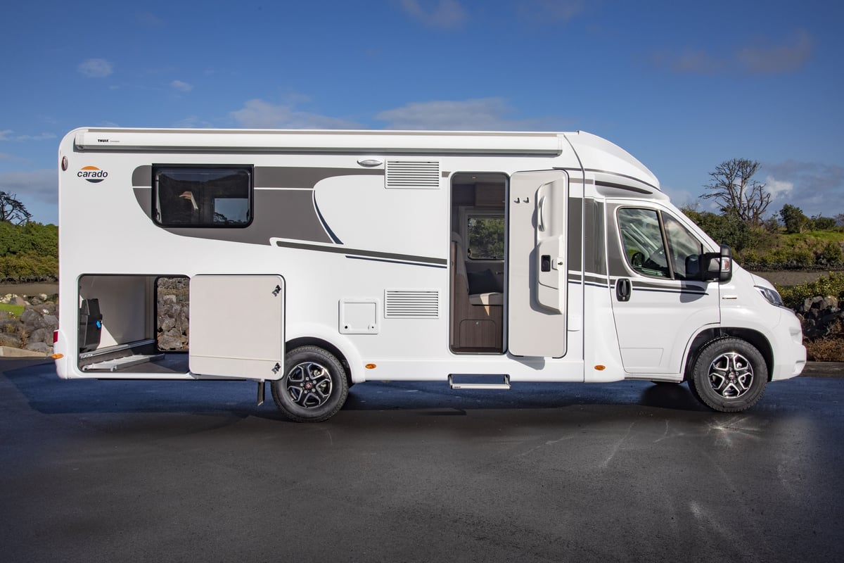 carado t449 exterior right side door closed