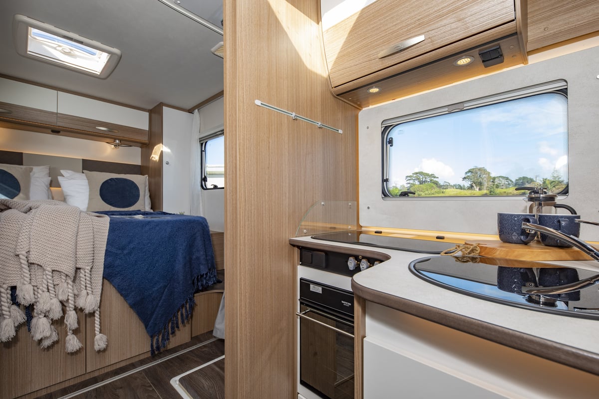 carado t449 interior kitchen